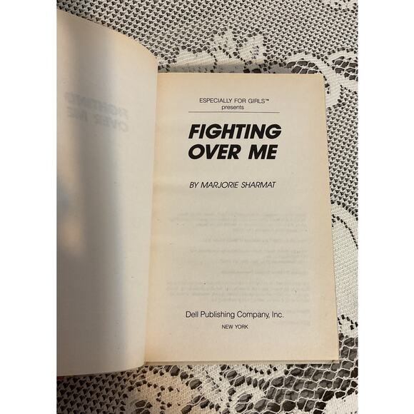 1986 Fighting Over Me By Marjorie Sharmat Teen Book - Picture 4 of 7